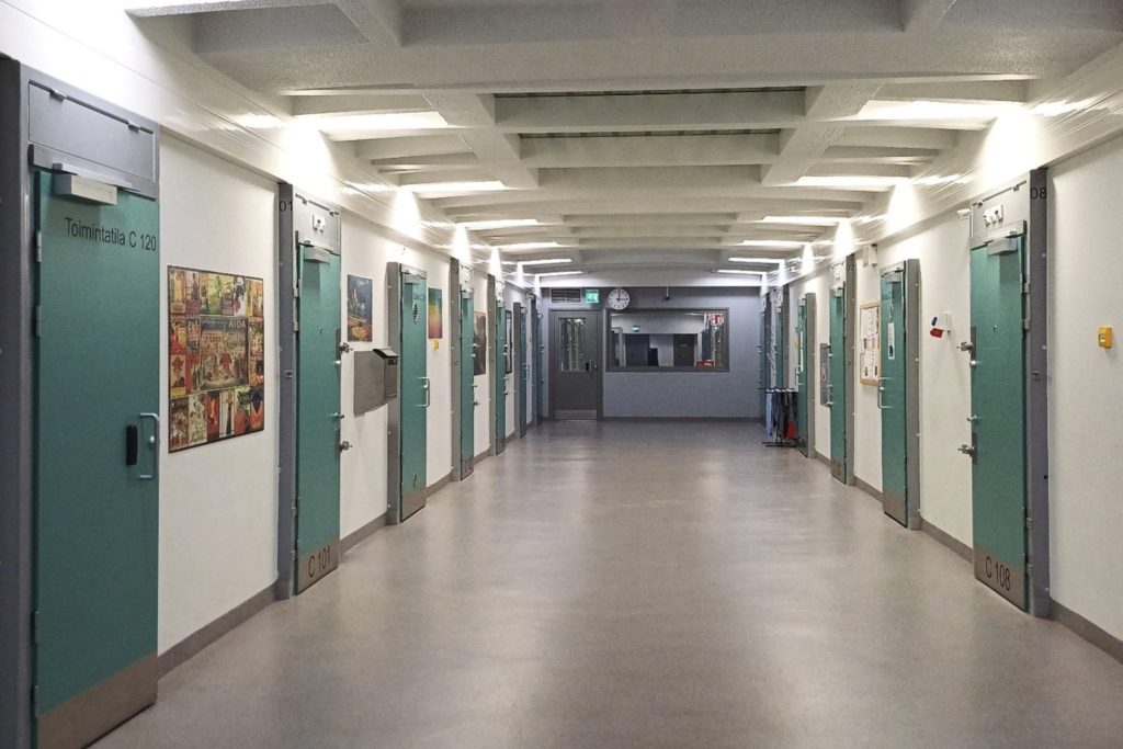 Kuva Sörkan vankilasta, käytävä ja toimintatilat